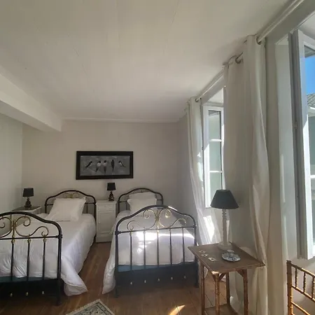 Charming House In The Heart Of Martin בית נופש